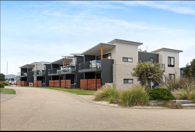 Captains Cove 1St Floor Spa Luxury Apartments - Free Netflix Paynesville Eksteriør bilde